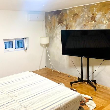 City Center Square Deluxe Nest Подгорица Екстериор снимка