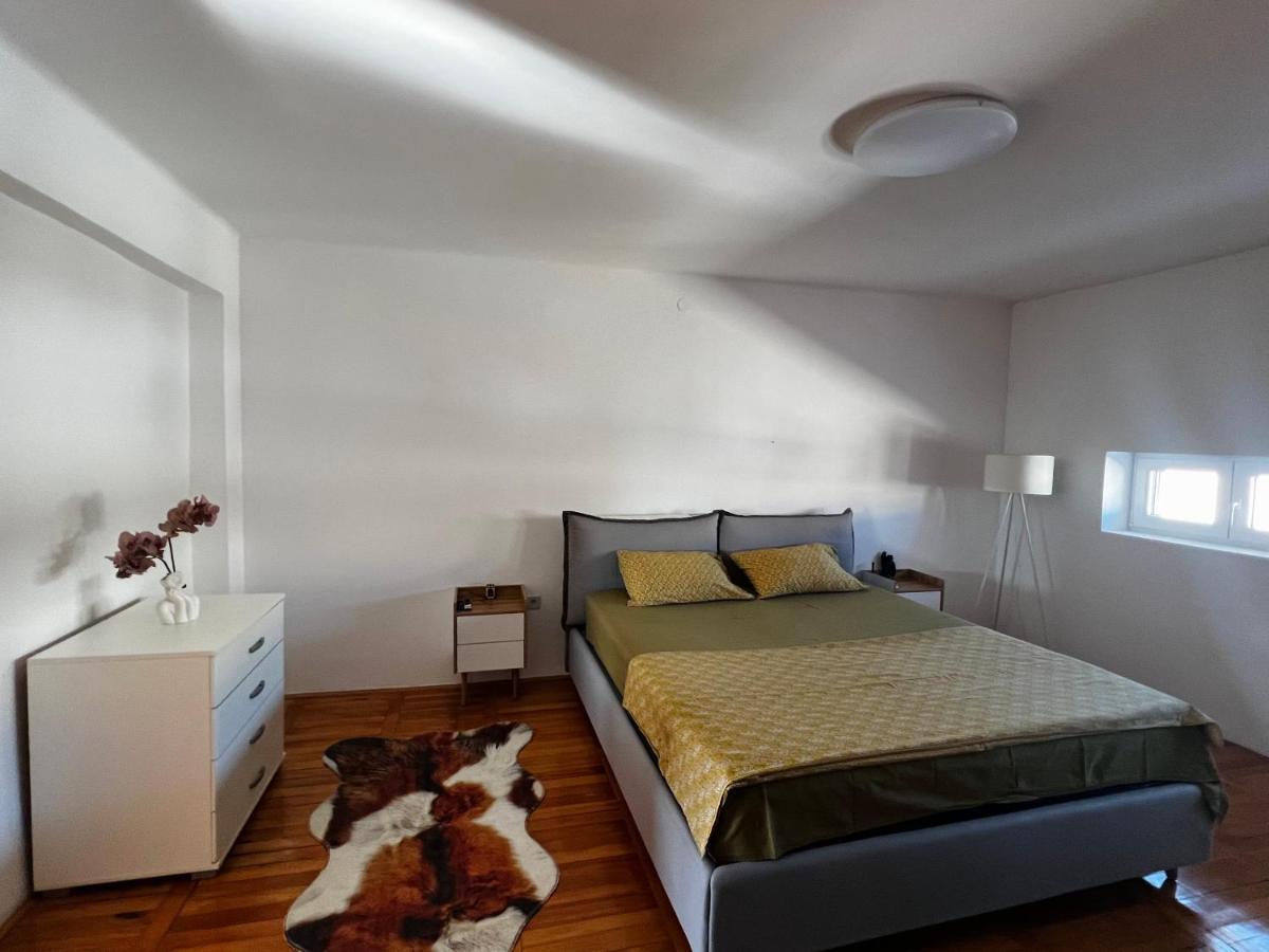 City Center Square Deluxe Nest Подгорица Екстериор снимка